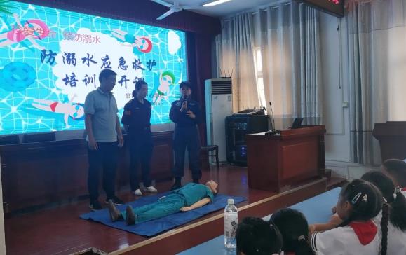 东至曙光救援为防溺水 今日在东至县官港中心学校举行公开课
